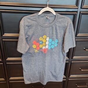 Gildan T-Shirt with Colorful Hexagon Bee Design Size Medium